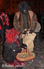 * Z DĚNÍ VE MĚSTĚ